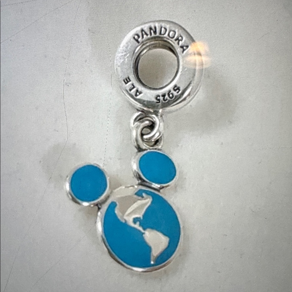 Disney Pandora Charm - Disney Vacation Club New In Box-Retired